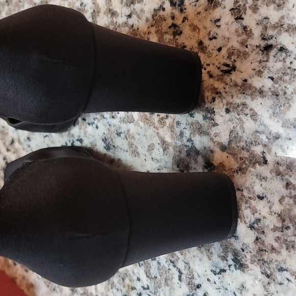 Richard Tyler Heels - Picture 3 of 4